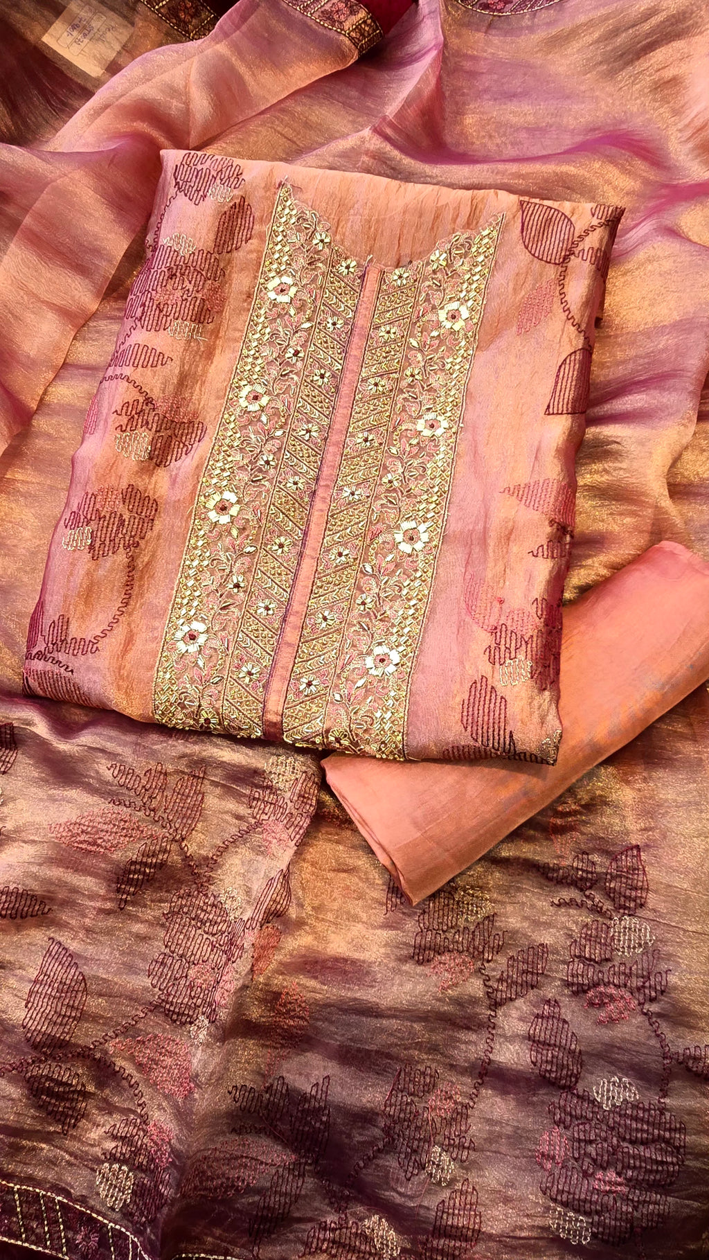 Onion pink crushed tissue threadwork suit set