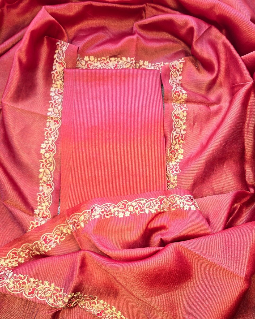 Crimpson red silk and tissue suit set
